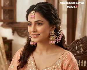 ต่างหูแบบห้อยสไตล์วินเทจสำหรับเจ้าสาว ชุบทองอัลลอยด์ ได้รับการรับรองจากผู้ที่ไม่ใช่ฝ่ายใด พร้อมเครื่องประดับมงกุฎแบบดั้งเดิม ชุดเครื่องประดับคุณภาพสูง - Product Image 1