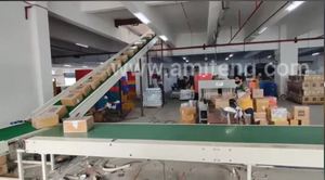 สายพานลำเลียงอุตสาหกรรม กว้าง 800 มม. สายพาน PVC ปรับความเร็วได้ 500 วัตต์ 220 โวลต์ โครงเหล็กแข็งแรงทนทาน สำหรับโรงงานผลิต - Product Image 4