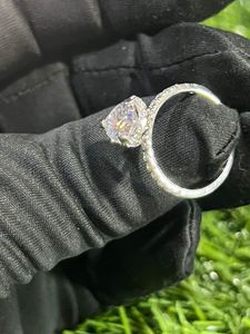 Anillo de Compromiso de Plata 925 Blanco con Moissanita Certificada IGI, Corte Ovalado, Anillo de Boda Nupcial, Bañado en Rodio, Engaste de Garra, Regalo y Fiesta - Product Image 2