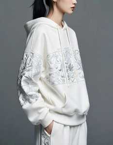 Sudadera con capucha blanca para mujer, bordado floral en 3D, corte holgado - Product Image 3
