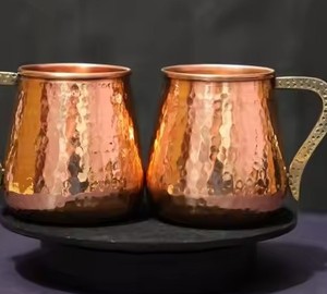 Mug en cuivre gravé, martelé, fait main, style vintage, avec poignée, pour Moscow Mule - Product Image 1