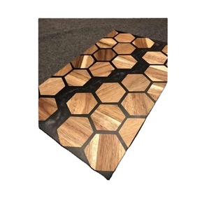 Élégante planche à découper traditionnelle en résine et bois massif Accessoire de cuisine fait à la main pour la présentation des aliments élégants et la décoration intérieure - Product Image 6