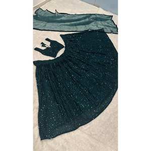 Hermoso Lehenga Choli con Bordado de Secuencia para Fiestas - Product Image 3