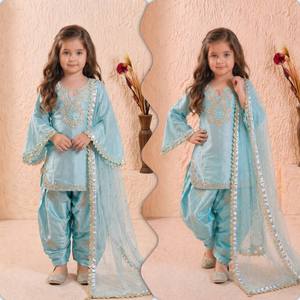 Costume ethnique traditionnel indien pakistanais pour femmes, rose, avec broderie, dupatta, longueur cheville, coupe régulière, tenue de mariage - Product Image 3