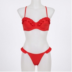 Ensemble de bikini rouge à volants North Approach pour femme, maillot de bain deux pièces bandeau avec bas string, couleur unie, tissu extensible - Product Image 1