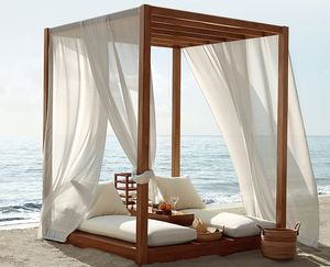 Lit de repos d'extérieur en bois de teck avec baldaquin, rideaux et coussins en éponge, mobilier de piscine moderne tropical pour usage en resort, Indonésie - Product Image 2