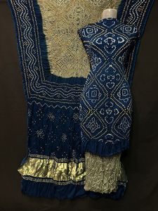 Ensemble de salwar kameez en soie Gajji du Rajasthan de qualité supérieure, avec motif Bandhani, teint à la main, style ethnique traditionnel, avec dupatta - Product Image 5