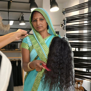 100% Extensión de cabello indio negro virgen Remy sin procesar Proveedor natural barato Paquetes rizados templo Cabello humano - Product Image 3