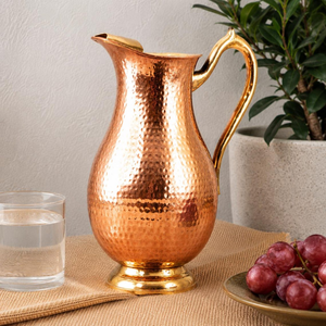 Pichet à eau en cuivre martelé de luxe avec poignée dorée, élégant et fait main, idéal pour la maison, l'hôtel et le restaurant - Product Image 1