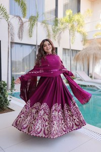 Nouvelle robe Anarkali en georgette brodée pour femmes, prête à porter, tenue de fête indienne pour femmes - Product Image 5
