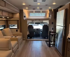 Autocaravana Renegade <span class=keywords><strong>Super</strong></span> C Valencia Usada, Económica - Interior Espacioso para 4-6 Personas - Vehículo para Viajes de Aventura por Carretera - Product Image 6
