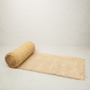 Mejor Venta de cintas de caña de ratán natural hechas a mano venta directa de fábrica rollos hexagonales de tejido de malla de ratán - Product Image 4