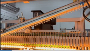 Máquina de Moldeo por Inyección y Soplado Automática para PET, Modelo ARFC-150 de Aim Technologies, con Motor PLC y Bomba de Alta Productividad - Product Image 4