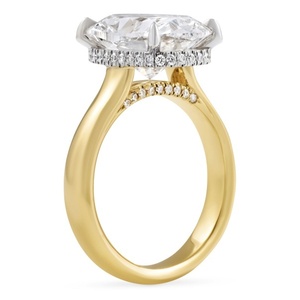 Bague de fiançailles en or blanc et jaune 14 carats avec diamant taille émeraude de 5,12 carats, certifié IGI, solitaire. - Product Image 3