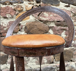 Offre Exclusive : Tabouret de Bar Industriel de Luxe en Fer Forgé avec Assise en Cuir Marron et Base Métallique Torsadée, Hauteur Comptoir - Product Image 5