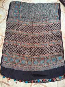 Sari AJRAKH con Estampado Artesanal Natural, Tela de Seda Modal Pura, Materiales de Calidad Premium para Exportación, Disponible en Stock, Venta al Por Mayor - Product Image 4