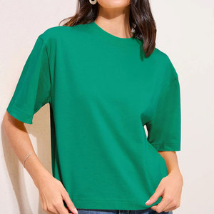 Camiseta Holgada de Verano para Mujer con Logotipo Personalizado, Colores y Tallas a Medida, 100% Algodón Transpirable, Hecha en Pakistán - Product Image 1