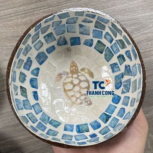 Venta Caliente: Tazones Sostenibles de Cáscara de Coco, Hechos a Mano en Vietnam, con Mosaico Azul Suave y Diseño de Tortuga, Premium - Product Image 1
