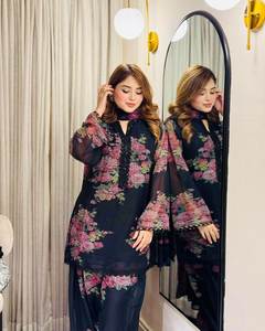 Faux Georgette lourde superbe couleur noire Style culturel punjabi courte longueur à la mode Kurti & Farshi Pent avec Dupatta pour les fêtes - Product Image 1