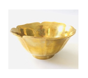 Bol de service en laiton de haute qualité, conçu pour les salades, les fruits, les desserts, les collations et les présentations de table élégantes - Product Image 4