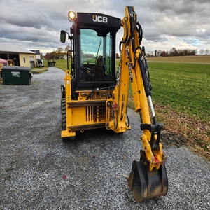 รถตักล้อยาง JCB 1CXT แบบสกิดสเตียร์ พร้อมอุปกรณ์ขุดดิน ทนทาน ใช้งานได้ดีเยี่ยม ด้วยเครื่องยนต์ Kyb และปั๊มแบริ่งประสิทธิภาพสูง สำหรับงานหนัก - Product Image 1