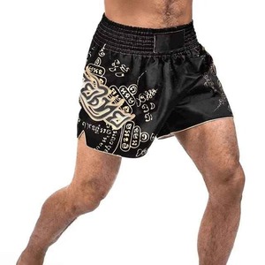Shorts de Muay Thai pour hommes avec imprimé doré en caractères thaïlandais, en polyester respirant, pour l'entraînement aux arts martiaux mixtes - Product Image 2