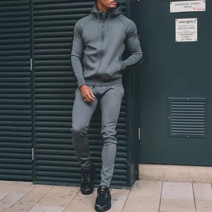 Ensemble de survêtements personnalisés de haute qualité, fabricant en gros, vêtements de sport pour hommes et femmes, jogging, gym, fitness, entraînement, vêtements athlétiques - Product Image 3