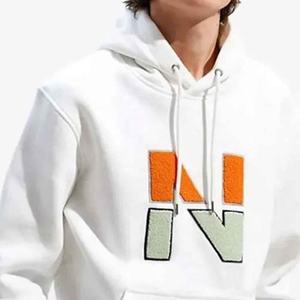 Chenille Sudadera con capucha bordada personalizada tela suave costura detallada perfecta para ropa de gimnasio moda al aire libre y acogedores trajes de invierno - Product Image 6