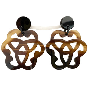 Boucles d'oreilles pendantes faites à la main en corne de buffle, modèle 2025, luxe moderne, personnalisation, pour femmes, accessoires de mode tendance - Product Image 5