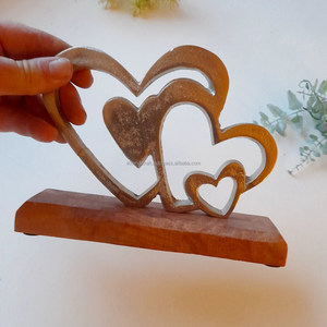 Etiquetage privé personnalisé Ornement multi-cœurs en métal massif Art déco Base en bois rustique pour objets décoratifs pour la maison Saint-Valentin - Product Image 2