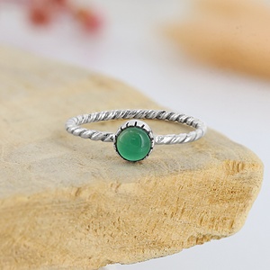 Anillo de Plata de Ley 925 con Ónix Verde Redondo Cabujón y Banda Trenzada, Joyería Artesanal con Piedras Preciosas al por Mayor - Product Image 6