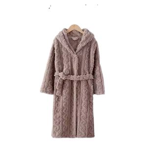 Peignoir Doux et Absorbant avec Logo Brodé Élégant, Conçu pour la Maison, l'Hôtel, le Bien-être et le Spa - Product Image 5