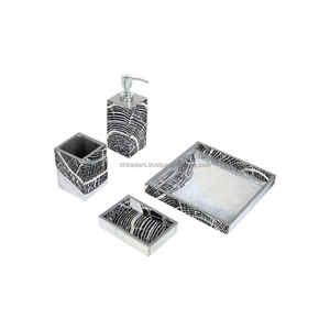 Juego de Baño de Resina Pintado a Mano, Modelo Amor, Decorativo, Funcional e Impermeable, Accesorio de Baño - Product Image 4