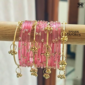 Elegante Juego de Brazaletes Kashmiri Rosa Bebé Hechos a Mano con Ghungroo, Chapado en Oro Tradicional, 16 Piezas, Joyería de Moda para Mujer - Product Image 3