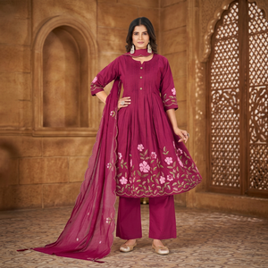 Ensemble Kurti Anarkali en coton brodé magenta avec pantalon et dupatta pour femme – Tenue décontractée traditionnelle coupe ample - Product Image 1