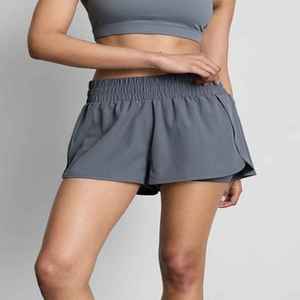 Pantalones Cortos Deportivos de Doble Capa Personalizados para Mujer, Tejidos en Spandex y Poliéster, de Secado Rápido, Transpirables, con Dos Diseños de Moda, OEM - Product Image 1