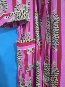 Robe pour femmes à imprimé tigre rose, manches trois quarts, longueur intégrale, fermeture à cordon, vêtements décontractés d'été, tricotée, 100% coton, douce - Product Image 6