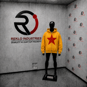 Sweat à capuche zippé oversize doré avec imprimé étoile rouge et bords déchirés, style streetwear unisexe, coupe ample, fermeture éclair intégrale, vêtement de mode - Product Image 3