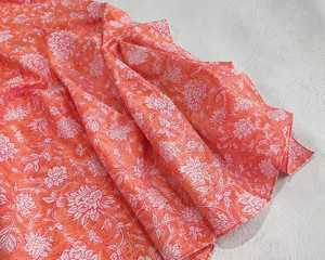 Tissu en popeline de coton à motifs floraux 53/54 pouces 100 g/m² pour filles, imprimé botanique rouge et blanc, respirant, tissé, poids moyen, textile de maison - Product Image 4