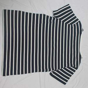 เสื้อยืดคอตตอนหนานุ่มคุณภาพส่ง ขายส่ง คอกลม แขนสั้น ระบายอากาศได้ดี ทนทาน นุ่มสบาย คลาสสิก ผลิตตามสั่ง ผู้ผลิตจากเวียดนาม - Product Image 4