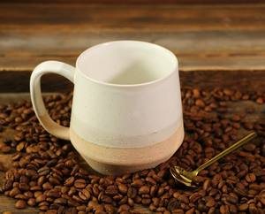 Juego de Tazas de Café de Cerámica Hechas a Mano con Acabado Rústico de Doble Tono y Asa Cómoda para Uso en Casa o Cafetería - Product Image 2