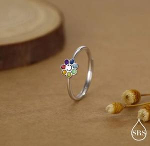 Bague en argent sterling avec petite fleur souriante, taille ajustable, bijou fleur arc-en-ciel mignon, bague fleur délicate et raffinée - Product Image 2