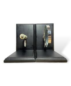 Sujetalibros Clásico Art Deco con Base de Madera, Lupa Integrada y Diseño de Naturaleza Muerta - Product Image 4