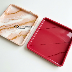 Ensemble de plateaux carrés en résine marbrée de luxe – Plateaux de service décoratifs rouges et beiges |   Ensemble de plateaux décoratifs modernes faits à la main pour la maison - Product Image 1