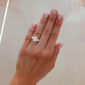 Anillos de compromiso de diamantes cultivados en laboratorio con corte cojín, oro de 14K, 6 quilates, 5 piedras engastadas, acento ovalado, anillos nupciales multigema, venta al por mayor - Product Image 2