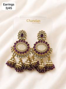 Boucles d'oreilles pendantes chandelier de style indien traditionnel Meenakari, plaquées or, avec perles de cristal bleues et pierres Kundan, haute qualité - Product Image 3