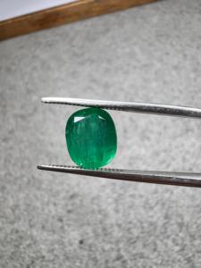 Émeraude naturelle de 3,43 carats, forme coussin, pierre précieuse verte, facettée, pour la fabrication de bijoux fins, vente en gros - Product Image 1