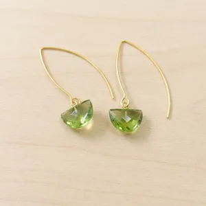 Boucles d'oreilles pendantes semi-circulaires en améthyste verte, en laiton plaqué or 18 carats, faites à la main, longues et minimalistes, à crochet – Bijoux les plus vendus - Product Image 4