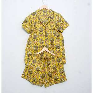 Conjunto de pijama de algodón 100% hecho a mano en India, transpirable, estampado a mano, estilo vintage, ropa de dormir corta para mujer. - Product Image 6