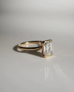 Bague en moissanite taille émeraude pour femme, alliance torsadée, bague de fiançailles solitaire, or blanc 14K/18K, bijoux minimalistes de luxe - Product Image 1